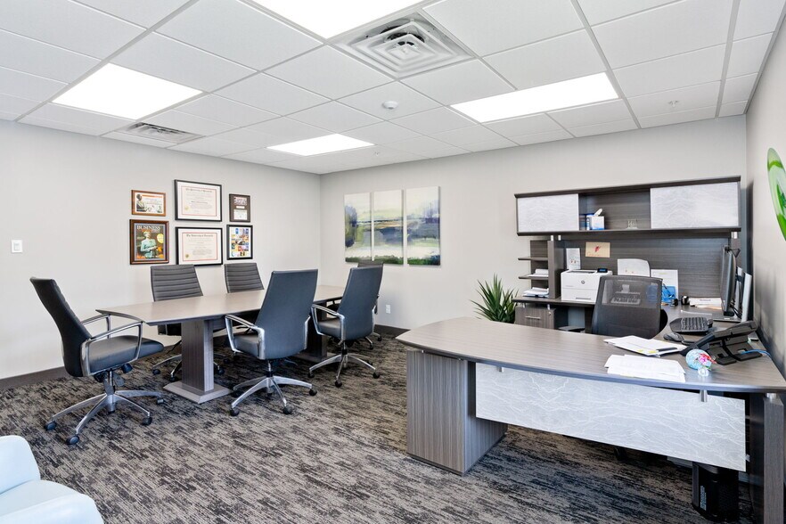 More Photos Of 3312 Gilmore Industrial Blvd, Louisville Warehouse For Lease