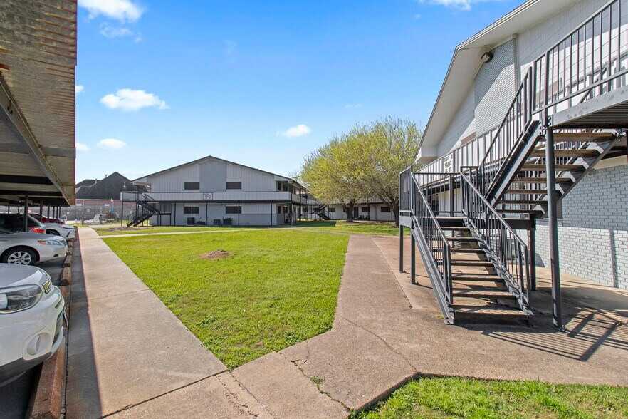More Photos Of 2345 Nall St, Port Neches Apartments For Sale