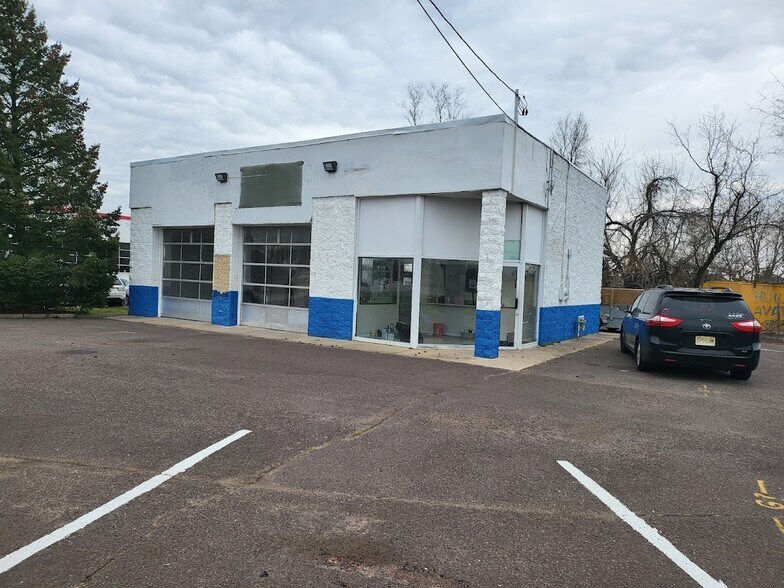 Primary Photo Of 4333 route 130, Edgewater Park Auto Repair For Sale