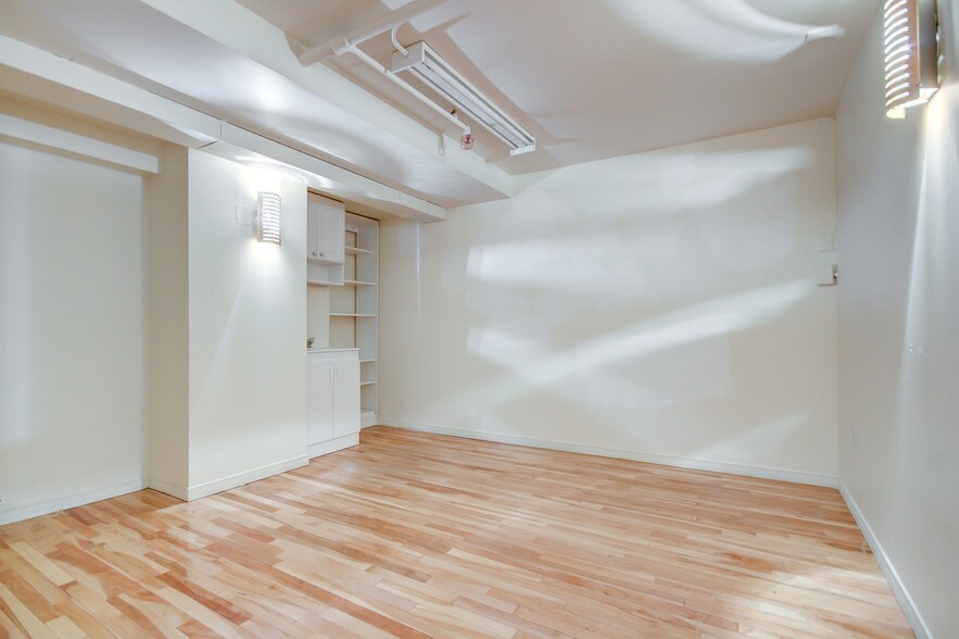 More Photos Of 75 Prom Du Portage, Gatineau Storefront Retail Office For Sale