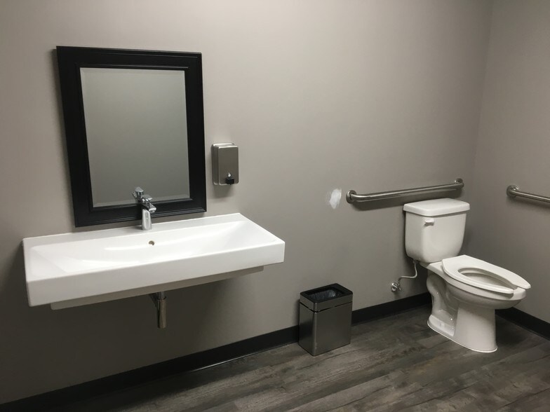 More Photos Of 15 Industrial Blvd, Paoli Medical For Lease