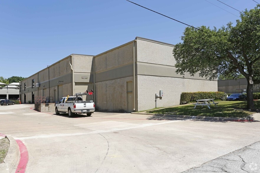 More Photos Of 4901 Keller Springs Rd, Addison Showroom For Lease