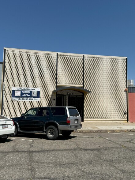 More Photos Of 225 6th St, Marysville Storefront For Sale