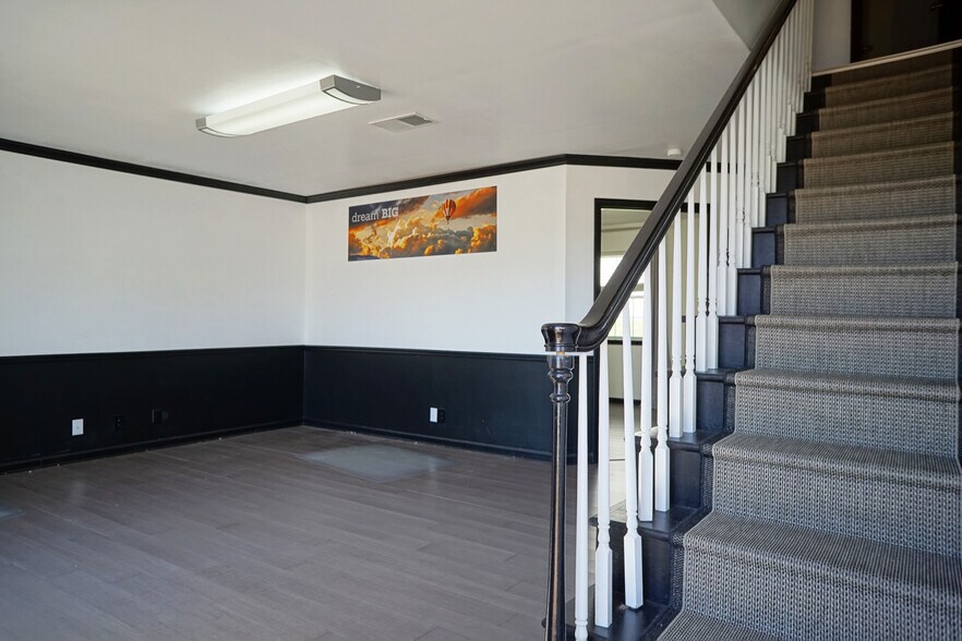 More Photos Of 114 Canfield Pl, Hendersonville Office For Sale