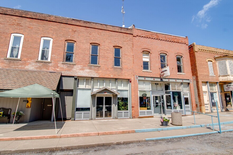 More Photos Of 223 N Pearl St, Waverly Restaurant For Sale