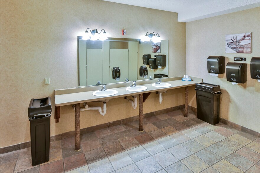 More Photos Of 1100 Imperial Ave, Rothschild Hotel For Sale