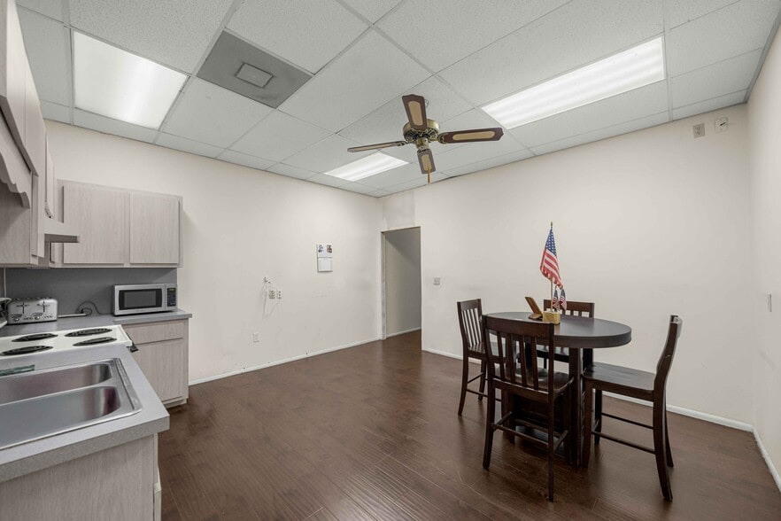More Photos Of 1020 NE 5th St, Crystal River Unknown For Lease