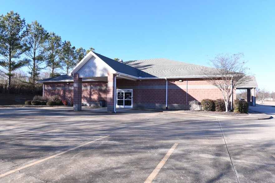 More Photos Of 2089 Southridge Dr, Tupelo Medical For Sale