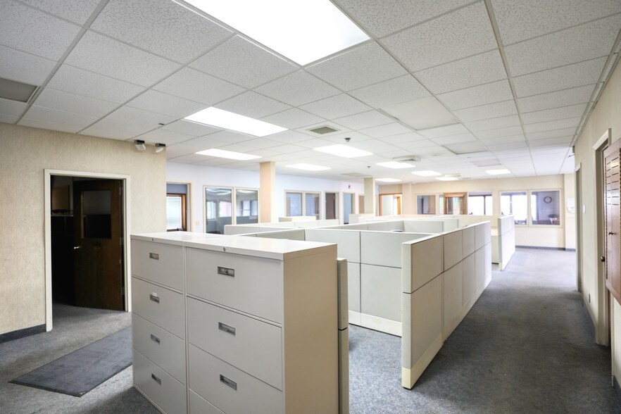 More Photos Of 109 Apremont Way, Westfield Manufacturing For Lease