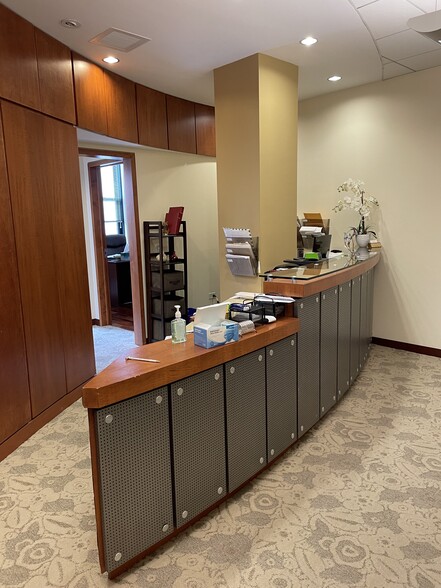 More Photos Of 50 E Washington St, Chicago Office For Sale