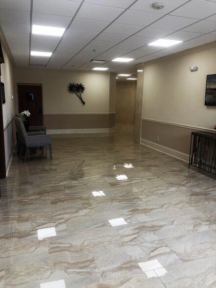 More Photos Of 2375 Tamiami Trl N, Naples Loft Creative Space For Sale