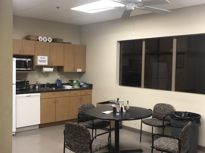 More Photos Of 6791 28th St Cir E, Sarasota Warehouse For Lease