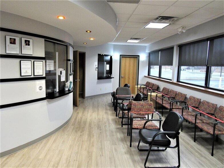 More Photos Of 3 Professional Dr, Alton Office For Lease