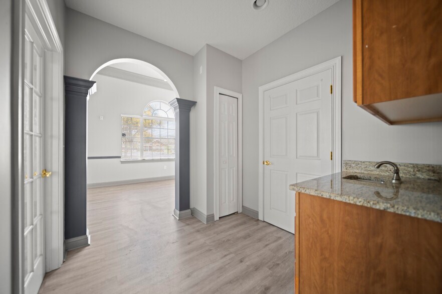 More Photos Of 6817 Southpoint Pky, Jacksonville Loft Creative Space For Lease
