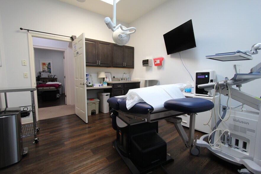 More Photos Of 8350 E Kemper Rd, Cincinnati Medical For Sale