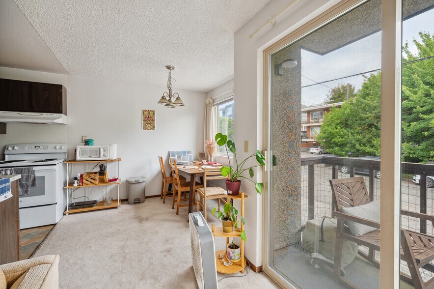 More Photos Of 1423 NW 60th St, Seattle Apartments For Sale