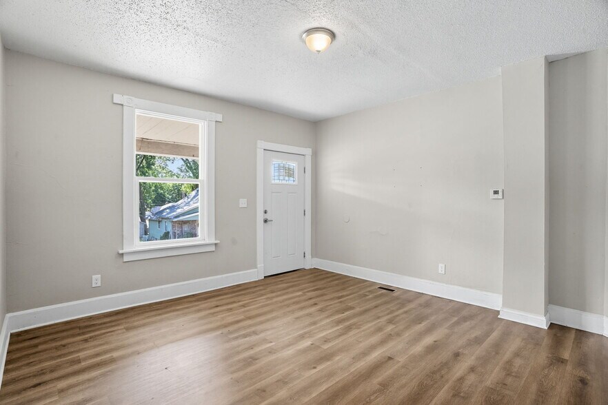 More Photos Of 1604 W 9th St, Davenport Multifamily For Sale