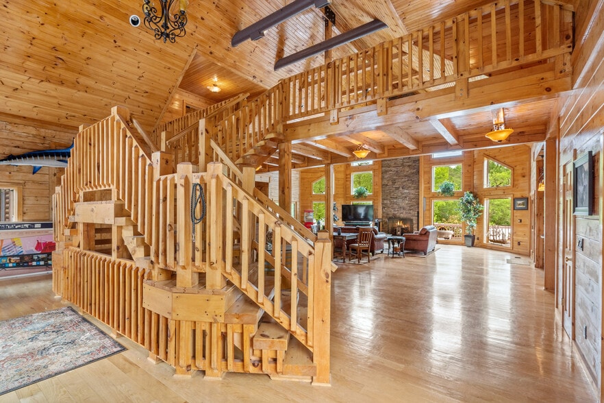 More Photos Of 11501 Popes Head Rd, Fairfax Garden Center For Sale