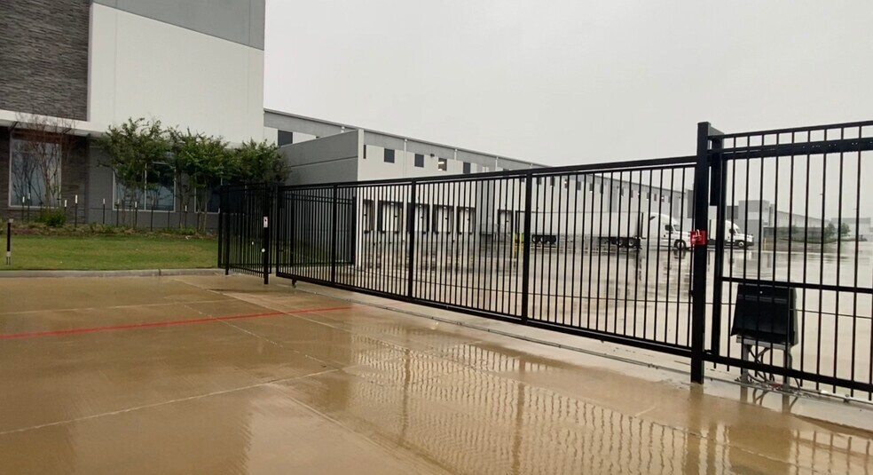 More Photos Of 31895 US Hwy 90 BUS, Brookshire Industrial For Sale