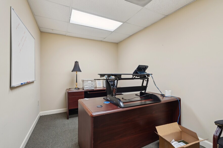 More Photos Of 15 Gamecock Ave, Charleston Office For Sale