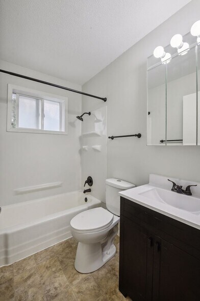 More Photos Of 2009-2017 Commerce Blvd, Mound Apartments For Sale