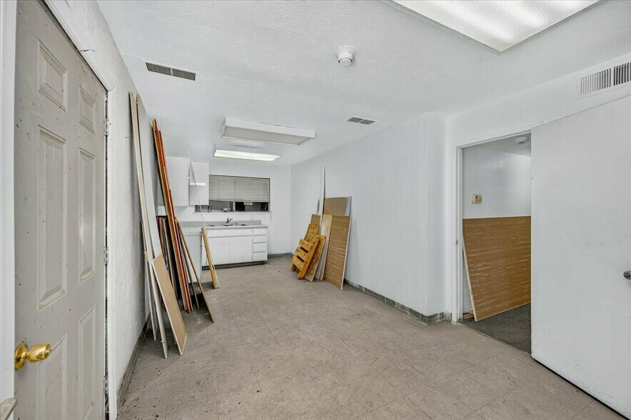 More Photos Of 23745 Avenue 112, Porterville Refrigeration Cold Storage For Sale