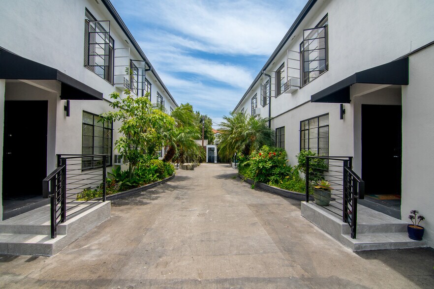 More Photos Of , Los Angeles Multifamily For Sale
