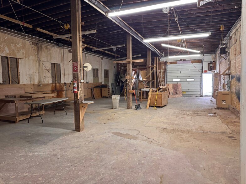 More Photos Of 4590 Eagle Creek Rd, Leavittsburg Showroom For Lease