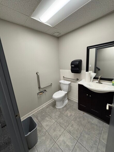 More Photos Of 2730 N Niagara Ln, Plymouth Manufacturing For Lease