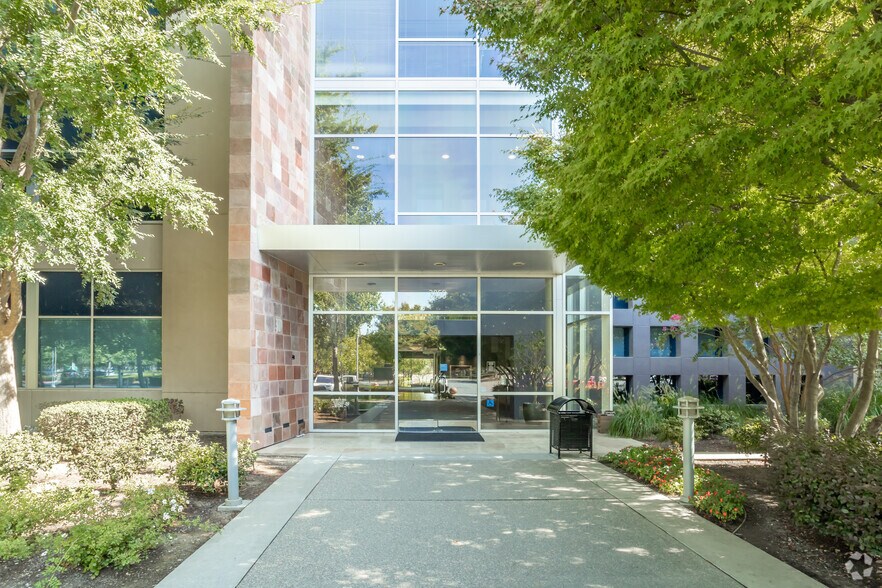 More Photos Of 2850 Gateway Oaks Dr, Sacramento Office For Lease