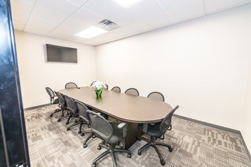 More Photos Of 6345 S Pecos Rd, Las Vegas Office For Lease