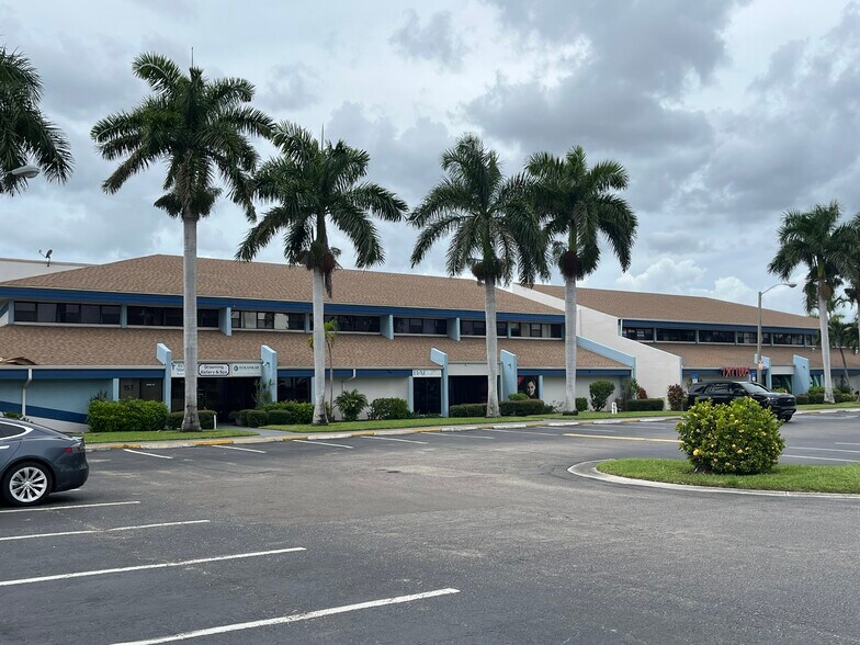 More Photos Of 12995 S Cleveland Ave, Fort Myers Unknown For Lease