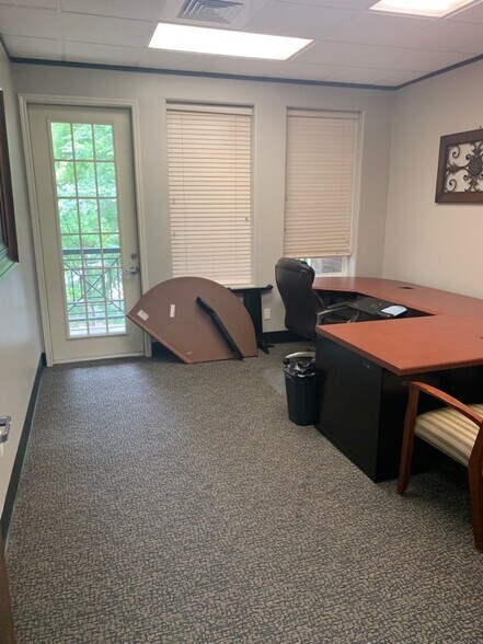 More Photos Of 1525 Lake Front Cir, The Woodlands Office For Lease