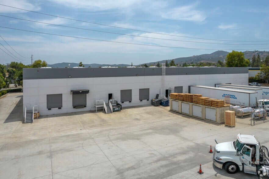 More Photos Of 510 Corporate Dr, Escondido Warehouse For Lease