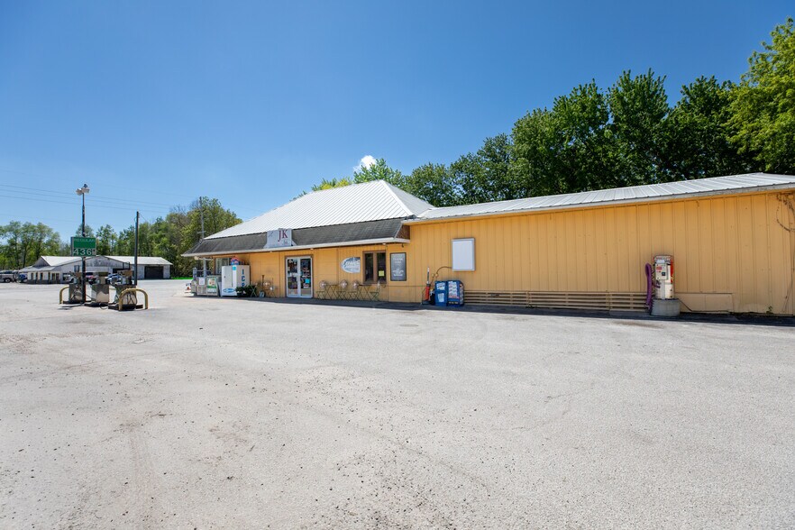 More Photos Of 8995 S US Highway 35, Monterey General Retail For Sale