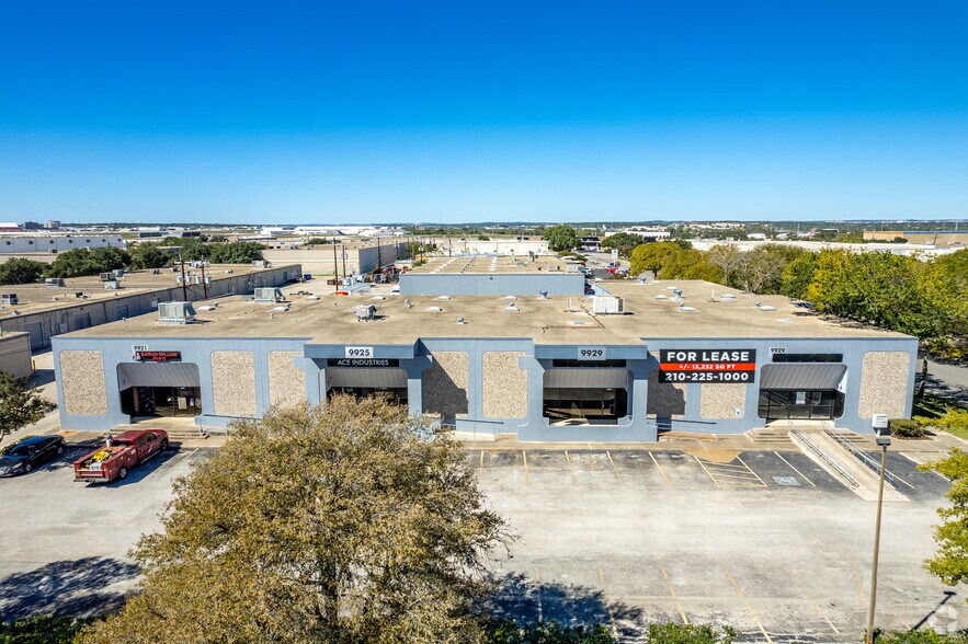 More Photos Of 9929 Broadway, San Antonio Unknown For Lease