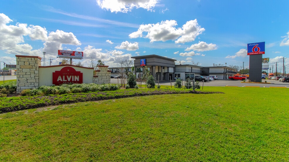 More Photos Of 110 E Highway 6, Alvin Hotel For Sale