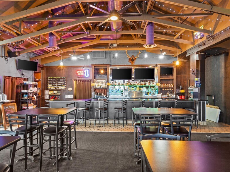 More Photos Of 14417 124th Ave NE, Kirkland Bar For Sale