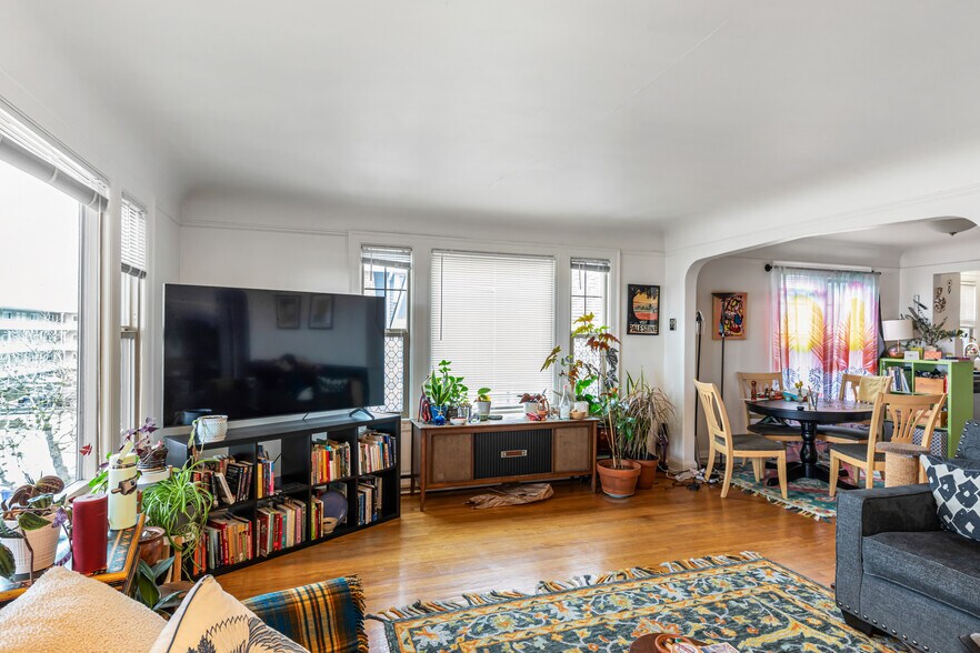 More Photos Of 2250 Bonair Pl SW, Seattle Apartments For Sale