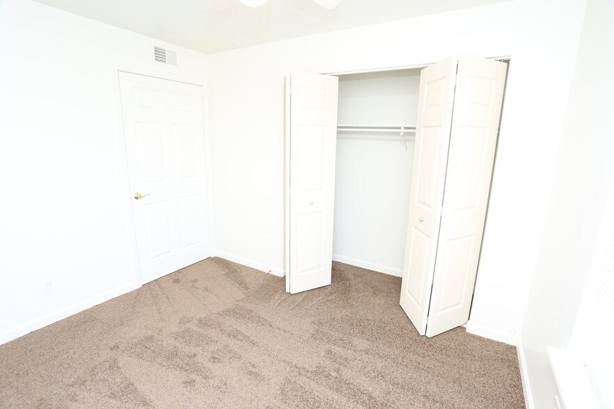 More Photos Of 3130 Saint Anthony Gardens Dr, Louisville Apartments For Sale