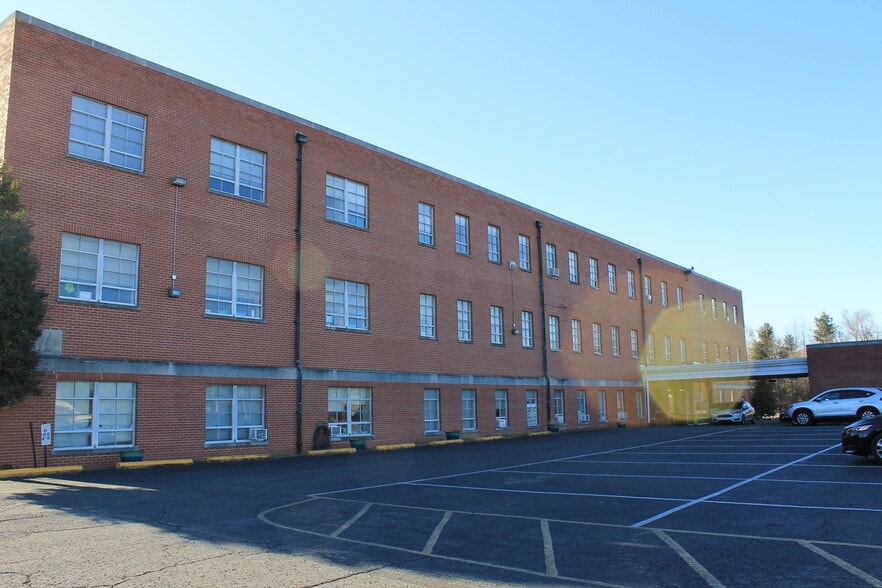 More Photos Of 401 W Poplar St, Elizabethtown Religious Facility For Sale