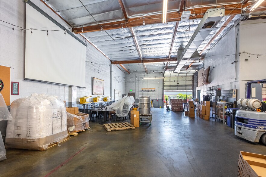 More Photos Of 425 Park Ave, San Fernando Warehouse For Sale