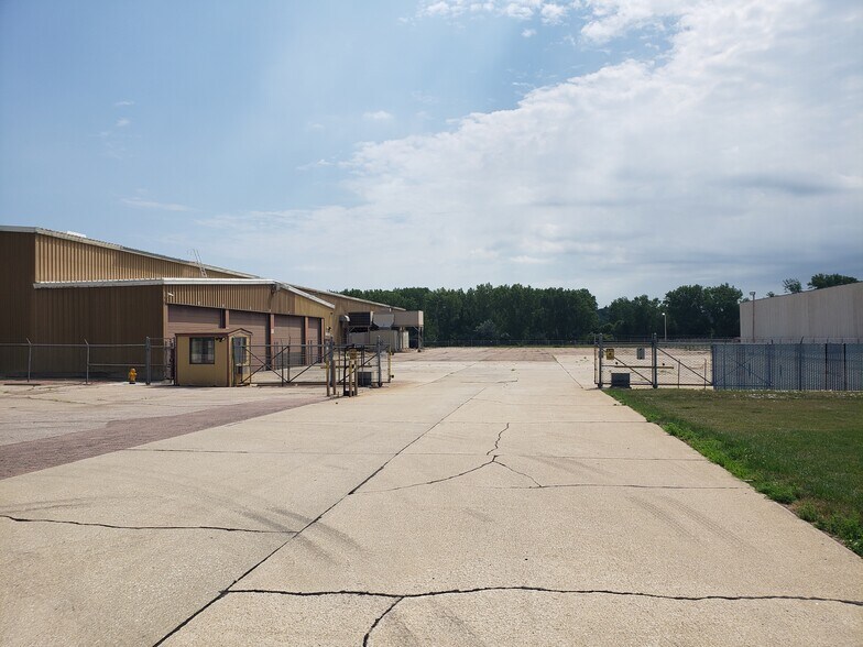 More Photos Of 4600 S Lewis Blvd, Sioux City Warehouse For Lease