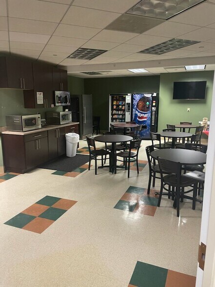 More Photos Of 600 Sable Oaks Dr, South Portland Office For Lease