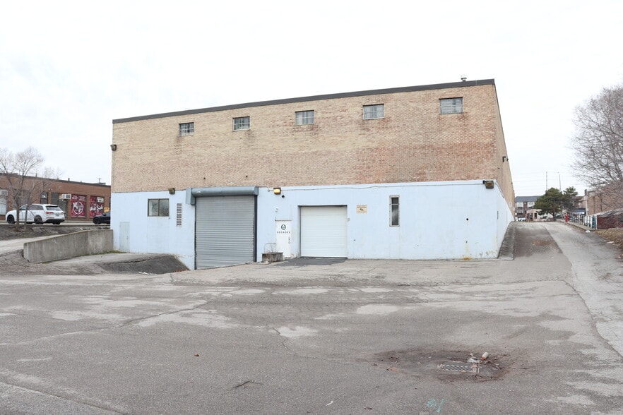 Primary Photo Of 790 Dundas St E, Mississauga Flex For Lease