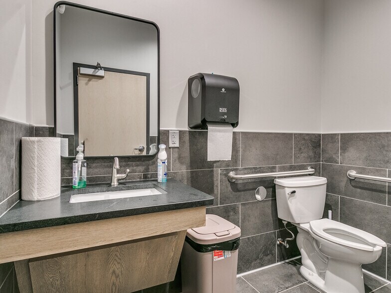 More Photos Of 8890 S Sunnylane Rd, Oklahoma City Flex For Sale