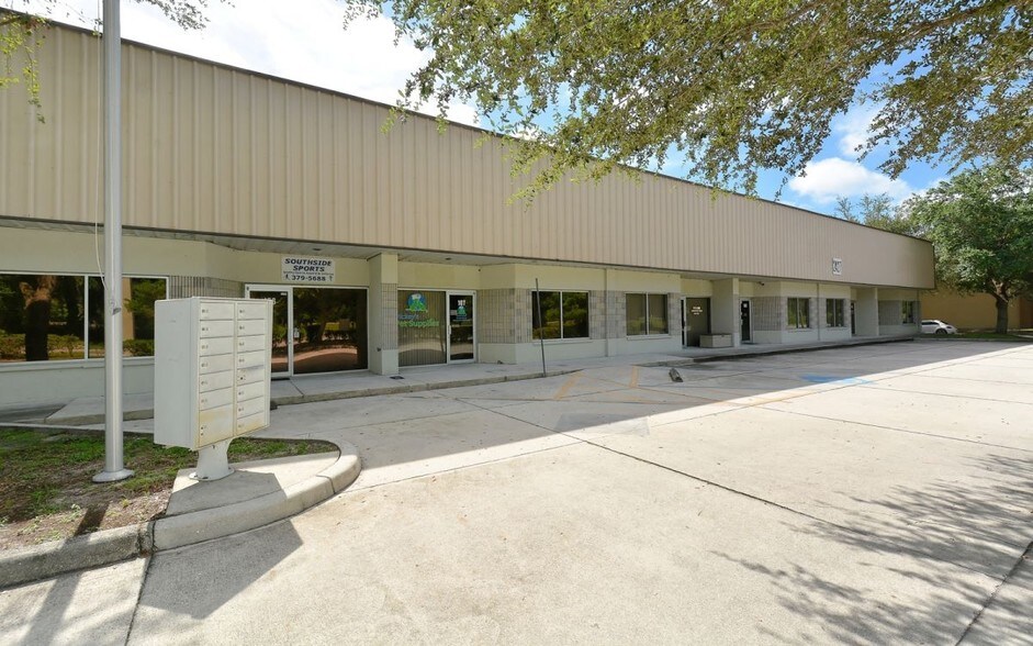 More Photos Of 2427 Porter Lake Dr, Sarasota Flex For Sale