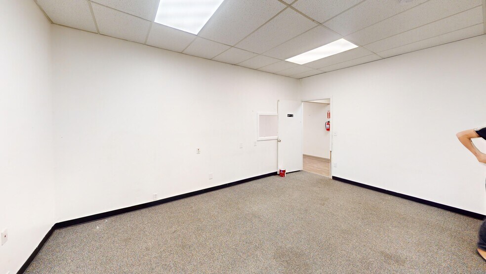 More Photos Of 2027-2035 B St, Colorado Springs General Retail For Sale