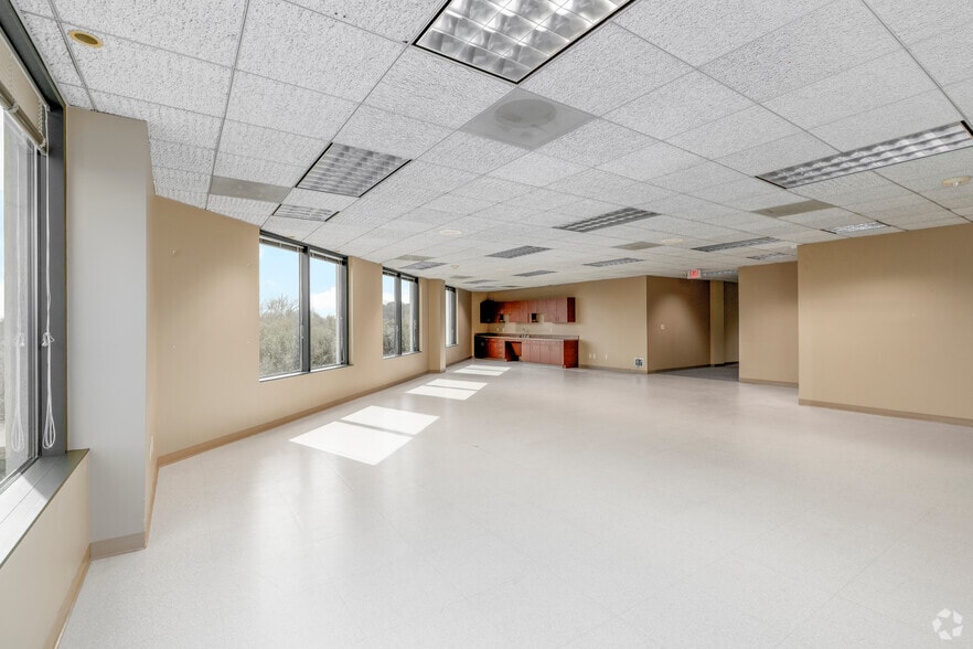 More Photos Of 9144 Arrowpoint Blvd, Charlotte Office For Sale