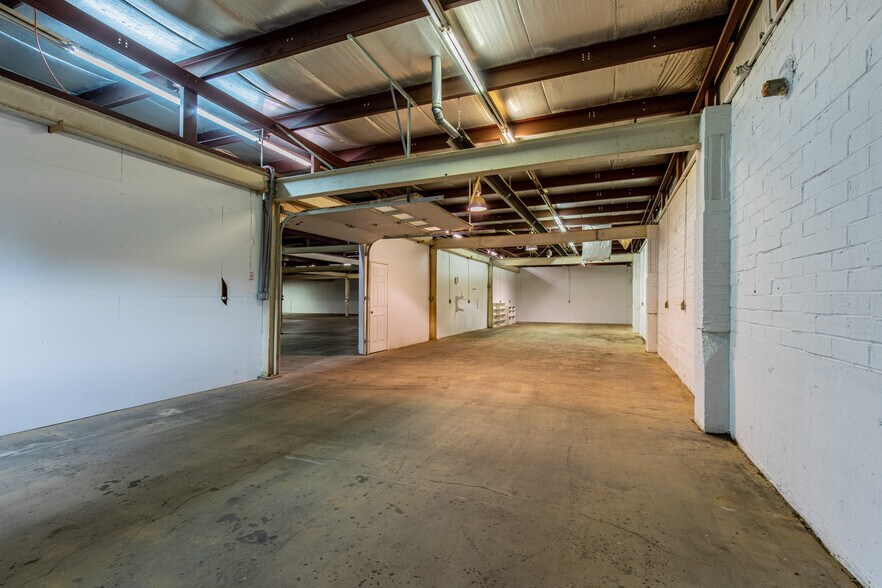More Photos Of 825 N Pleasant St, Princeton Flex For Sale